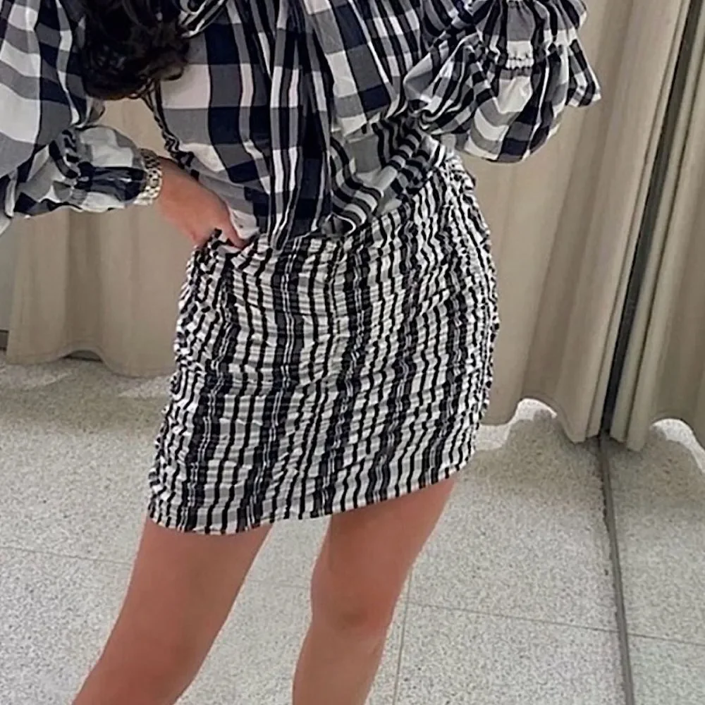 Zara Gingham Skirt Black & White Checker Ruched Mini Size M • BLOGGER FAVORITE •